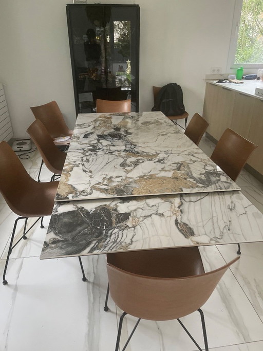 Ausziehbarer italienischer Designertisch + 8 Kartell-Stühle (Philippe Starck)