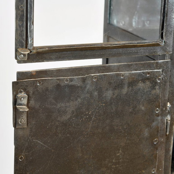 Antique industrial metal display cabinet, circa 1920 – Glass, Vintage (photo 12 of 13)