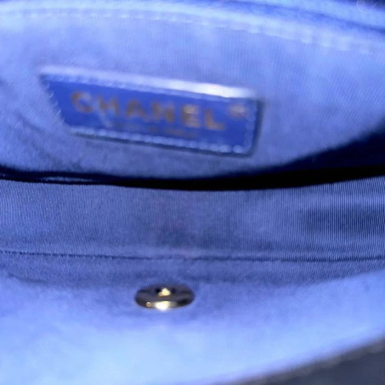 Image 1 of Chanel Seasonal Flap - Mademoiselle Small 23CM Kalfsleer Tweekleurig Zwart Blauw Gouden Hardware Serie 23