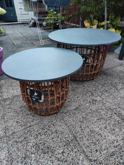 2 Stück Mondial Gartentische Marmor/Zementoptik mit Rattan