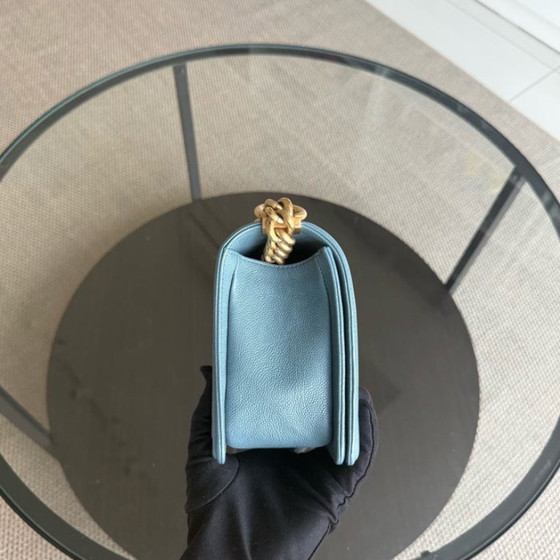 Image 1 of Chanel Boy Medium - Caviar 25CM Gewatteerd Blauw Goudkleurige Hardware 25