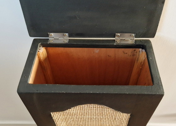 Image 1 of Bijzettafel van geverfd hout met rieten vlechtwerk - geïnspireerd op de Art Deco-stijl.