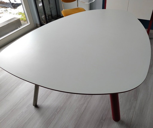 Tavolo con anelli elastici di Castelijn