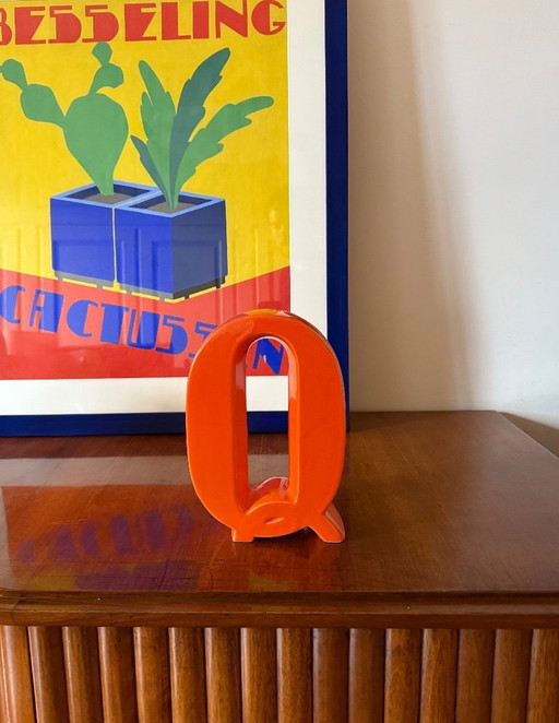 Orangefarbene Keramikvase in Form eines Q-Buchstaben, Marcel Radureau, ca. 1970
