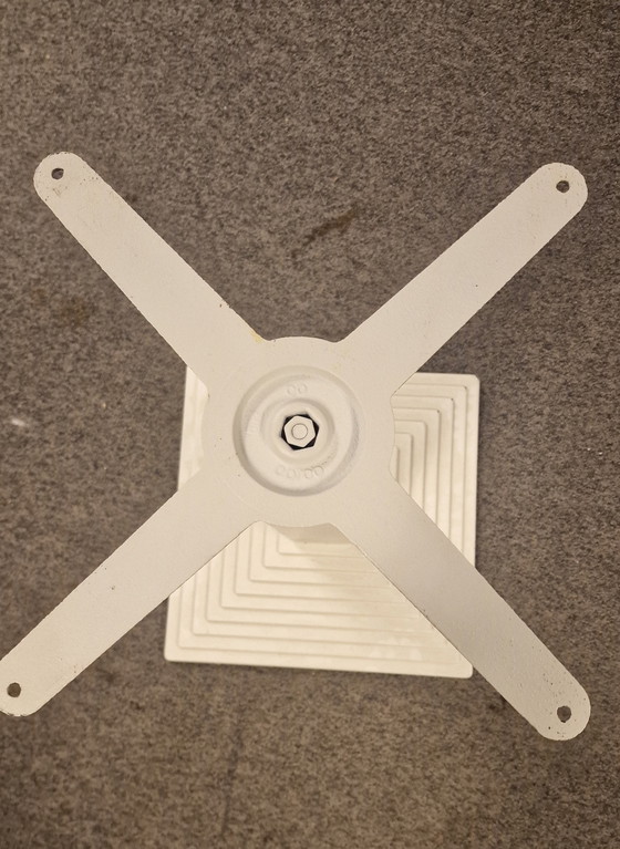 Image 1 of Table à manger design avec piètement Pedrali – Plateau en noyer (230 x 110 cm)