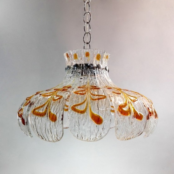 Image 1 of Carlo Nason Murano handgeblazen kunstglas bloemvormige vier-lichts XL kroonluchter, Italië 1970.