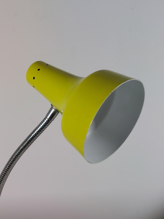 Image 1 of Greenish-yellow vintage mid-century table lamp, crow's foot, gooseneck, crinkle finish