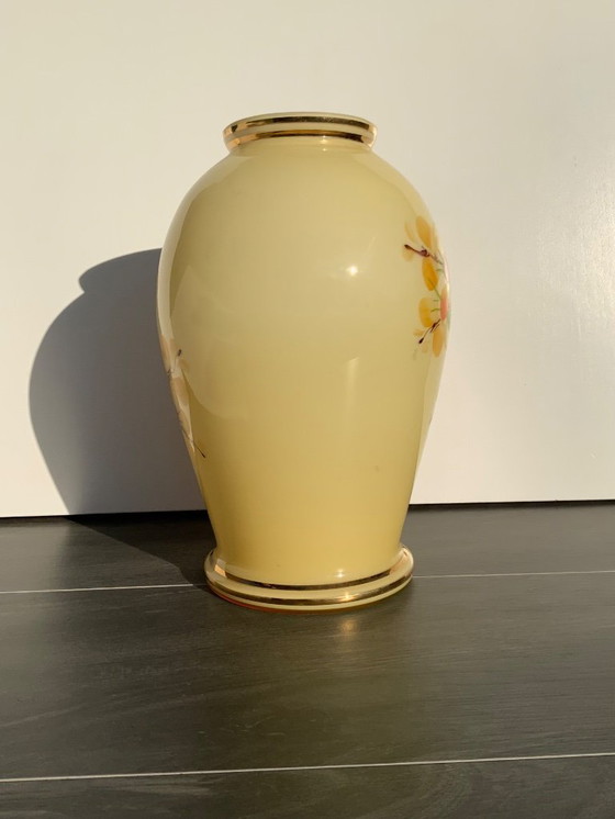 Image 1 of Grande vaso in opalino di uranio, decoro floreale Art Nouveau. Boemia