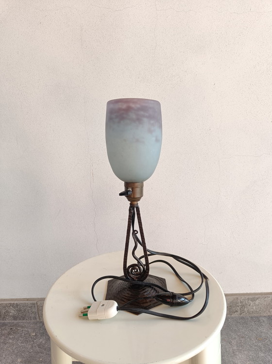Image 1 of Lampada francese vintage in stile Art Déco con paralume in vetro firmato L'ELF e base in ferro successiva, anni '30-'50.