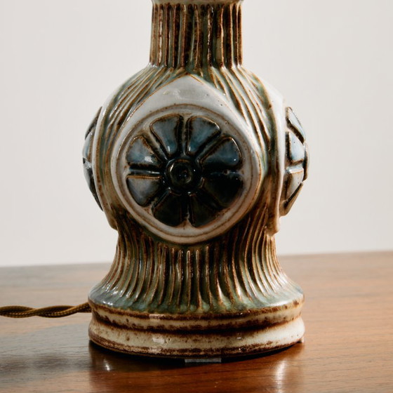 11093 Ceramic Table Lamp (photo 5 of 9)