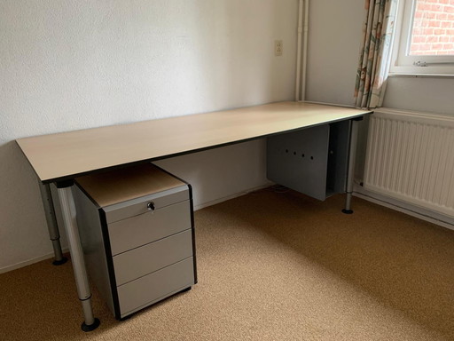 Gispen Next Schreibtisch mit Schubladen
