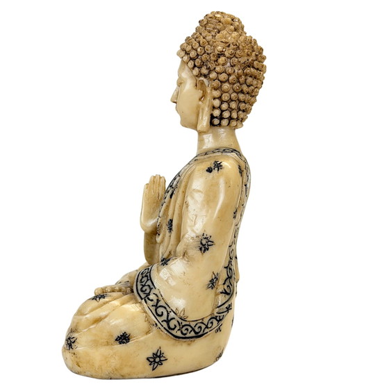 Buddha decorativo seduto in resina con Abhaya Mudra – Crema e Nero – Sculture, Modern (photo 7 of 10)