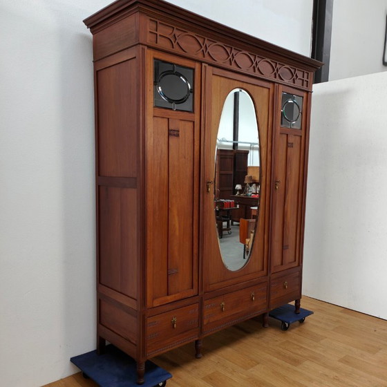 Image 1 of Armadio vintage antico in stile country con armadio smontabile