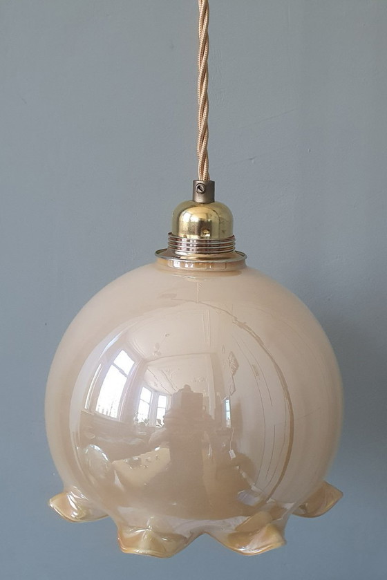 Image 1 of Vintage opaline hanglamp in kelkvorm met parelmoer glans. 