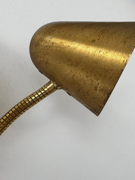Image 1 of Jacques Biny, Frankrijk, 1950, dubbele verstelbare wandlamp van gepatineerd messing.