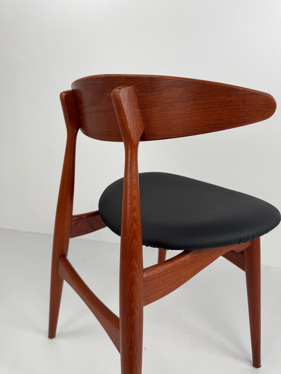 Image 1 of Set van 4 CH33 eetkamerstoelen, Hans J. Wegner, Denemarken, jaren 1950