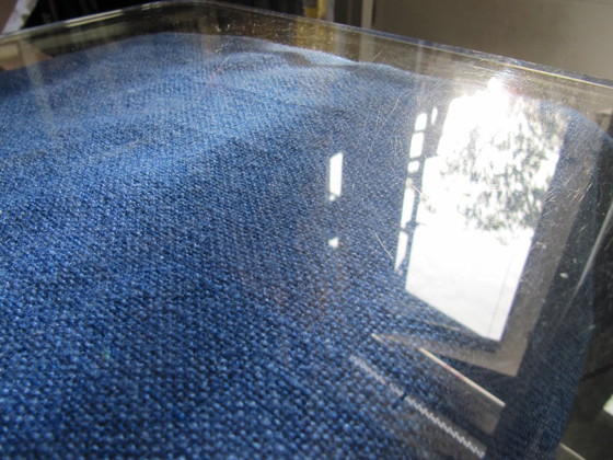 Image 1 of Mesita auxiliar de Charles Hollis Jones, de cristal acrílico, con revistero, Italia, década de 1970.