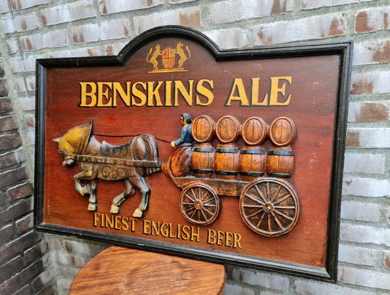 Image 1 of Insegna decorativa vintage in rilievo 3D in legno, realizzata a mano, della birra Benskins Ale.