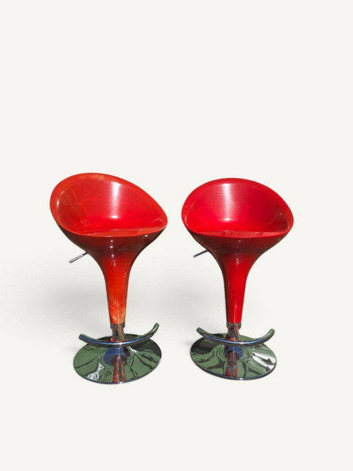 Pair of adjustable red bar stools in resin and chrome – barkrukken, Metal, Plastic