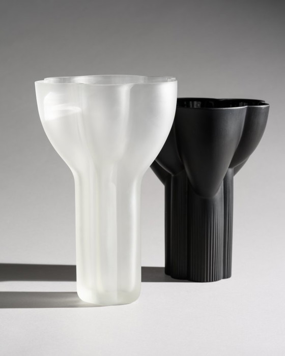 Image 1 of Vaso scultoreo Rosenthal Duo Tapio Wirkkala in vetro satinato e rara porcellana nera