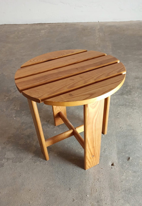 Vintage bijzettafel van grenenhout met latten – Wood (photo 9 of 11)