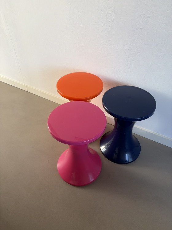 3 taburetes laterales – Plastic (photo 4 of 5)