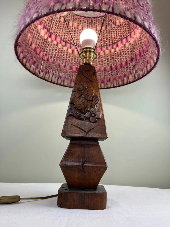 Skulptierte Holz-Tischlampe, Woll-Lampenschirm. – Tischlampen, Wool, Wood, Brutalist (photo 17 of 19)