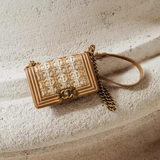 Chanel petit sac Boy à rabat en agneau matelassé métallique avec CC entrelacés – Sacs a bandouliere, Cuir (photo 8 of 16)