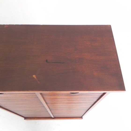 Image 1 of Armadio in rovere con serranda avvolgibile a 2 ante, alto 150 cm, anni '30.