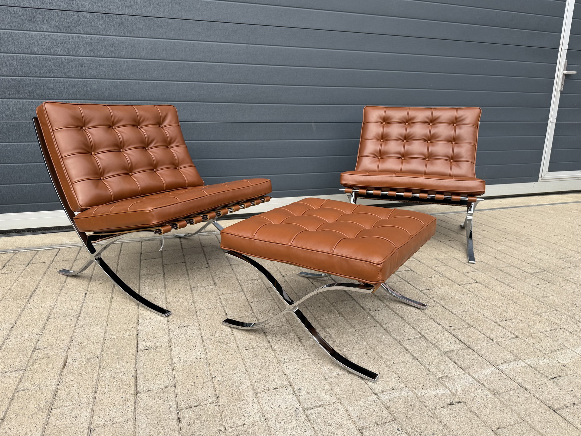 2x original Knoll Barcelona recliner + ottoman, Venezia Cognac