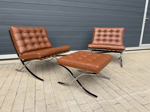 Lot de 2 fauteuils inclinables Knoll Barcelona d'origine + repose-pieds, cuir Venezia Cognac, neufs dans leur boîte.