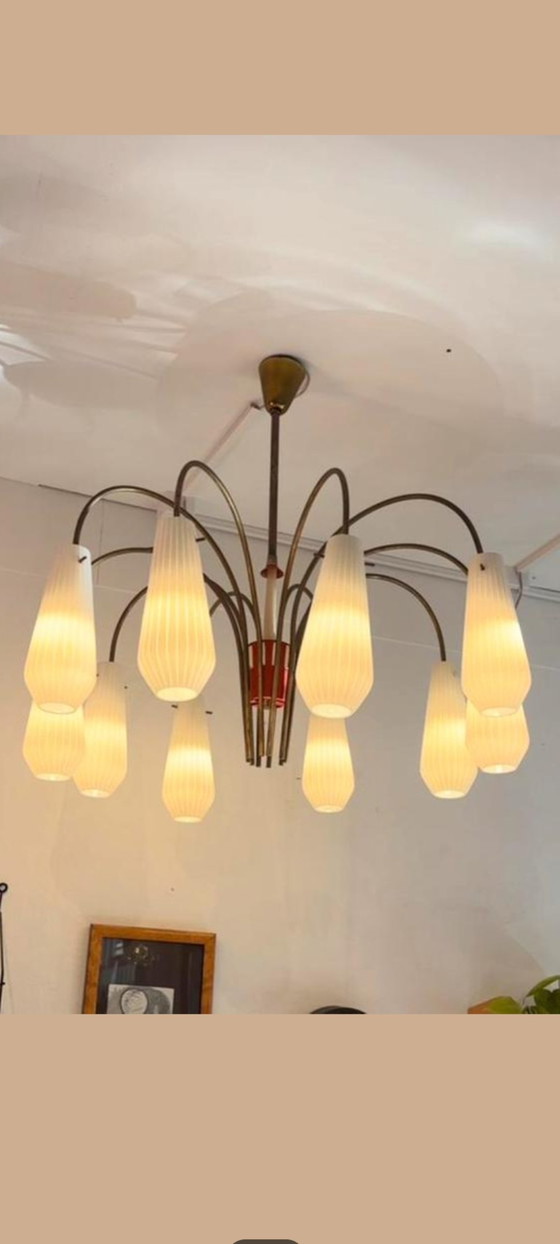 Image 1 of Bellissimo lampadario a sospensione in vetro opalino vintage
