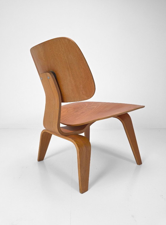 Image 1 of Charles & Ray Eames – Fauteuil lounge LCW en bois (modèle transitionnel)