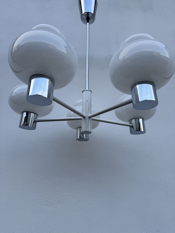 Image 1 of Kronleuchter aus opalisierendem Chrom im Stil des Weltraumzeitalters, 1970er Jahre