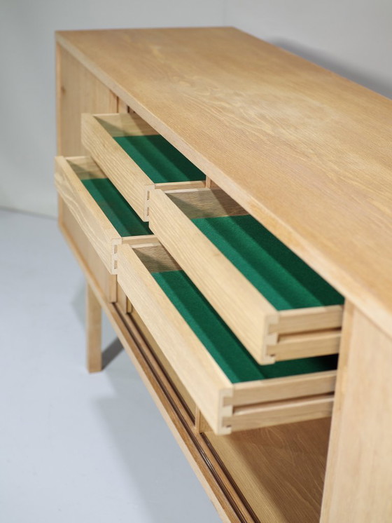 Image 1 of Eiken lowboard dressoir Deens vintage