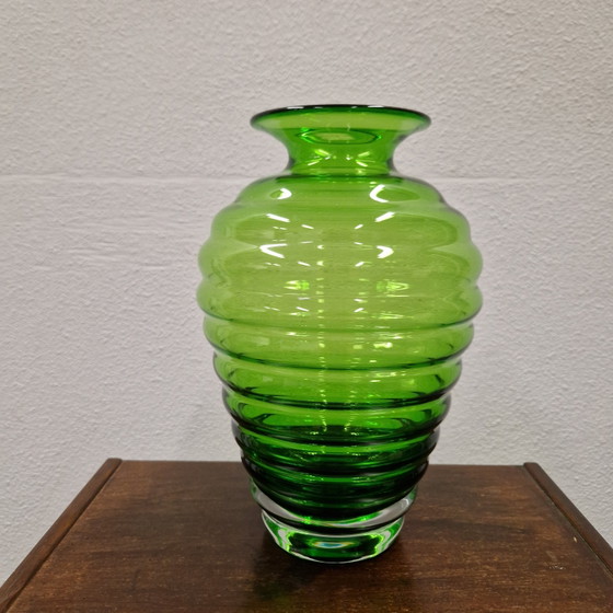 Image 1 of Vaso antico in vetro verde, stile Art Nouveau, soffiato a mano.