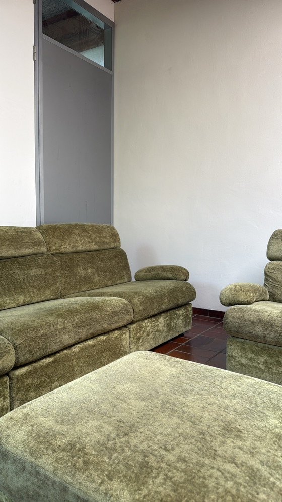 Image 1 of Vintage modulaire groene velours bankstel met
bijpassende fauteuil & poef