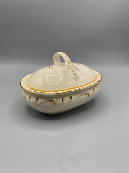 Portasapone con coperchio in maiolica avorio dorata, Villeroy & Boch, Belle Époque, circa 1900 – servies