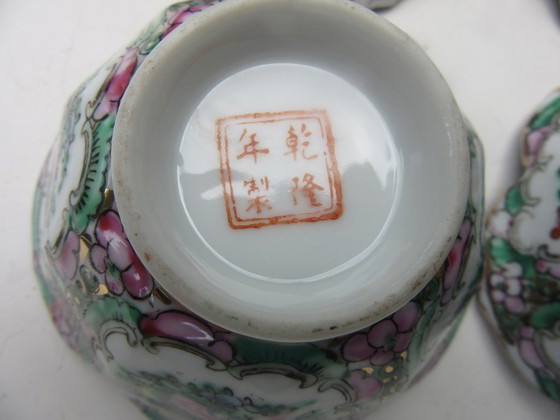 Image 1 of 4 petites coupes Famille Rose, style milieu du siècle