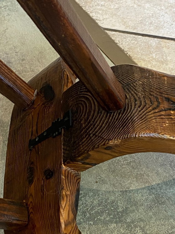 Image 1 of antieke brutalistische driepootstoel nr. 1, gesneden uit massief hout