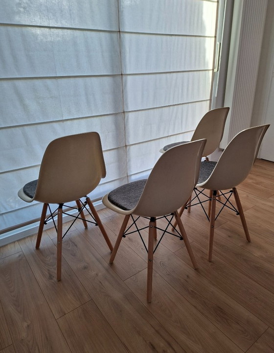 Image 1 of 4 Herman Miller in fibra di vetro DSW