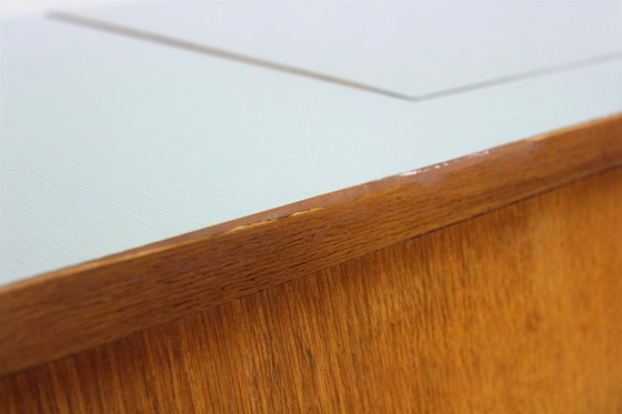 Image 1 of Tables de chevet restaurées de style Mid-Century avec coiffeuse, Tchécoslovaquie, années 1960, ensemble de 3