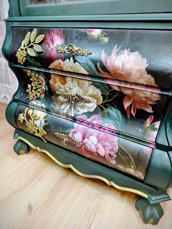 Image 1 of Vitrina renovada