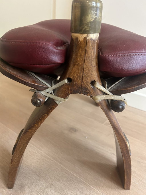 Vintage-Fußhocker in Kamelrot | Perfekter Zustand