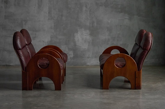 Image 1 of Arcata-Zweisitzer-Sofa von Gae Aulenti aus Walnussholz und burgunderrotem Leder, Italien, 1968