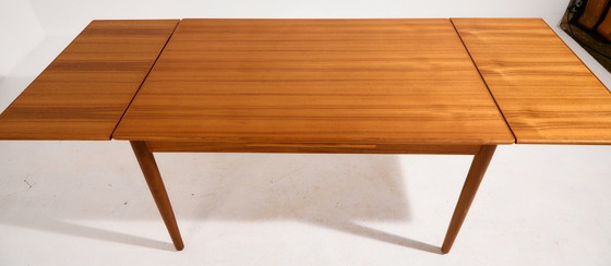 Image 1 of MK9798 Table de salle à manger en teck restaurée