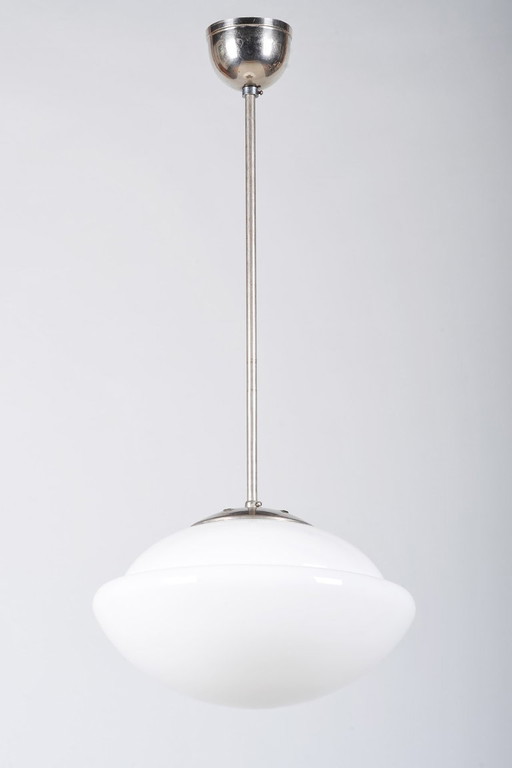 Lampadario Art Déco restaurato, di Napako, modello 4121, in cromo e vetro, di fabbricazione ceca, anni '30. – kroonluchters