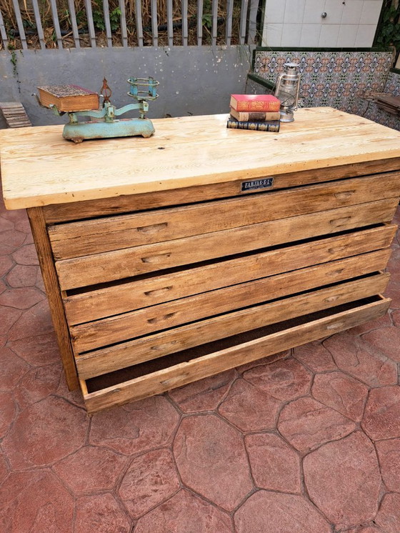 Image 1 of Gerestaureerd kantoormeubilair uit de jaren 50.