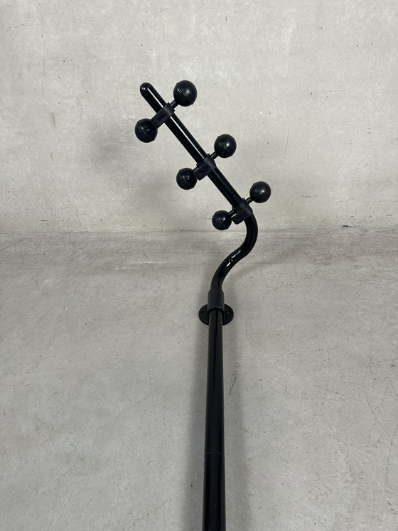 Design Giro Wall Coat Rack - Magis - 1978 – Plastic, Metal (photo 9 of 10)