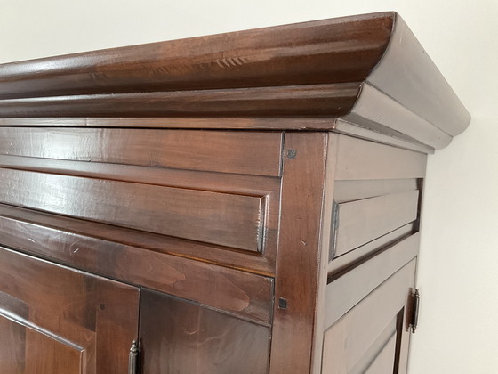 Image 1 of Magnifique armoire de chasseur en bois de cerisier